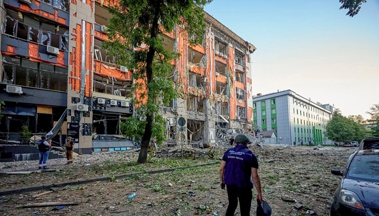 Veliko rusko raketiranje Harkiva. Pogođene stambene zgrade, najmanje troje mrtvih